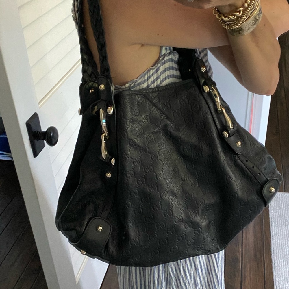 Beautiful Gucci handbag with braided handles